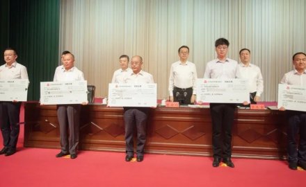 擁有省首臺套技術裝備,軟控獲膠州市獎勵